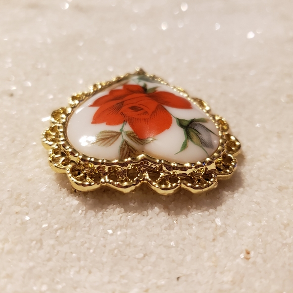Vintage Ceramic Gold Tone Heart Brooch Red Rose Pin Fancy Valentines - Picture 4 of 8